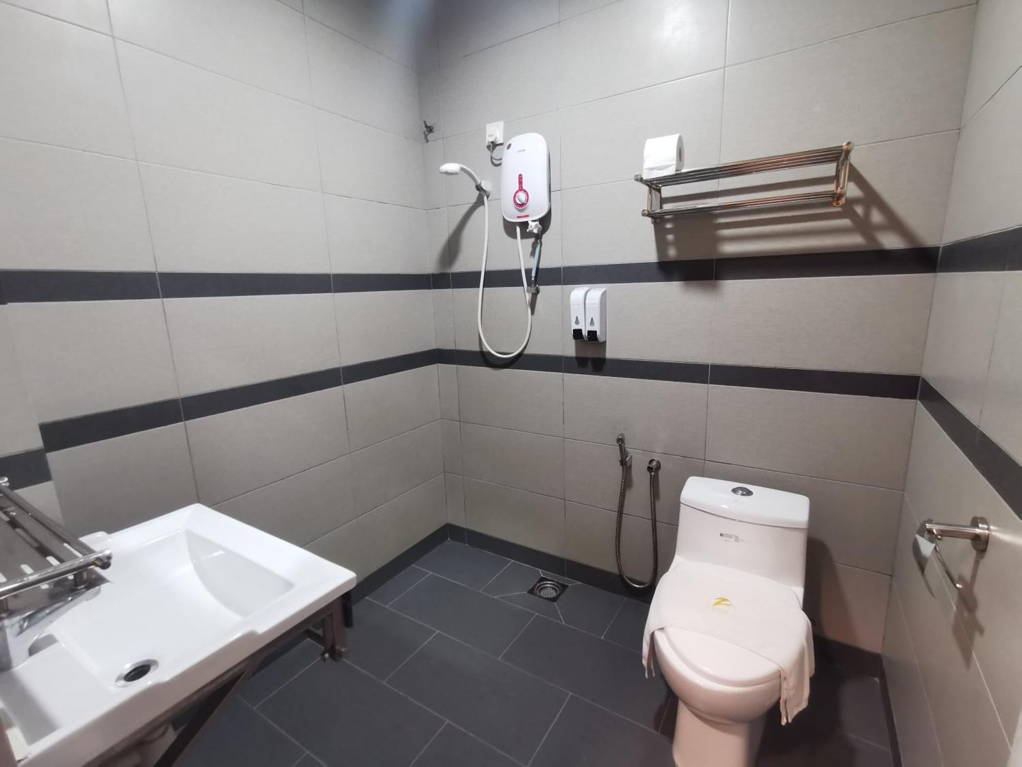 Zenz Hotel Kulai Buitenkant foto
