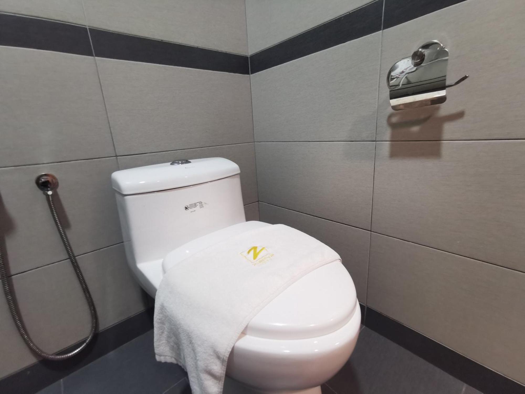 Zenz Hotel Kulai Buitenkant foto