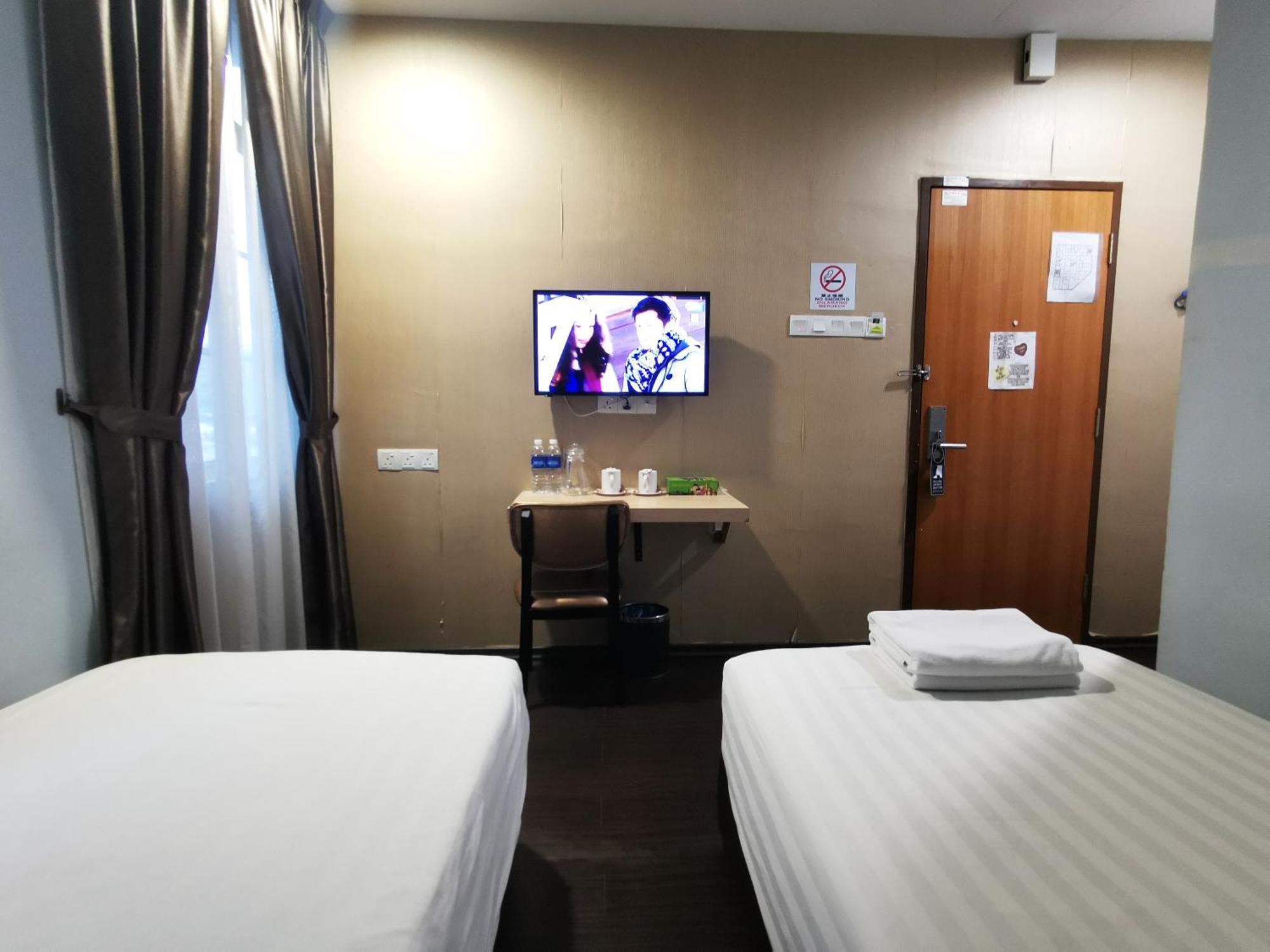 Zenz Hotel Kulai Buitenkant foto