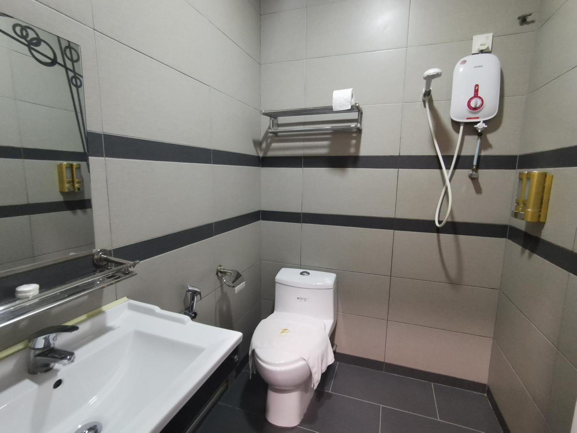 Zenz Hotel Kulai Buitenkant foto