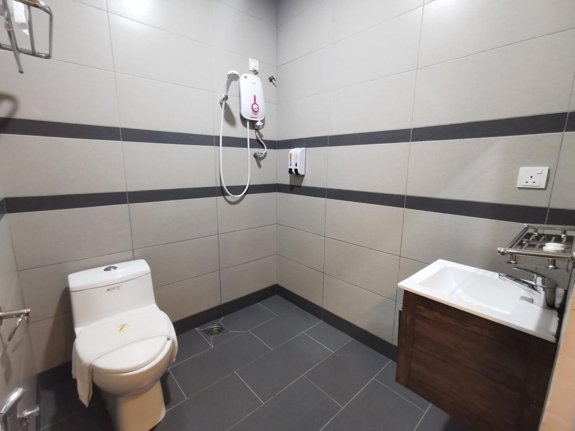 Zenz Hotel Kulai Buitenkant foto