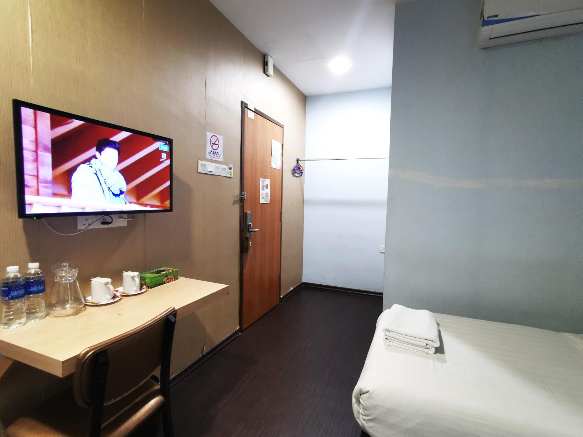 Zenz Hotel Kulai Buitenkant foto